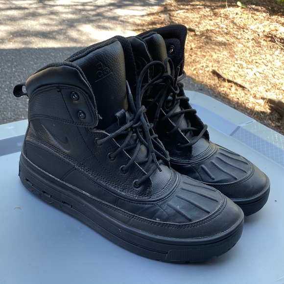 Nike ACG Boots 7y)